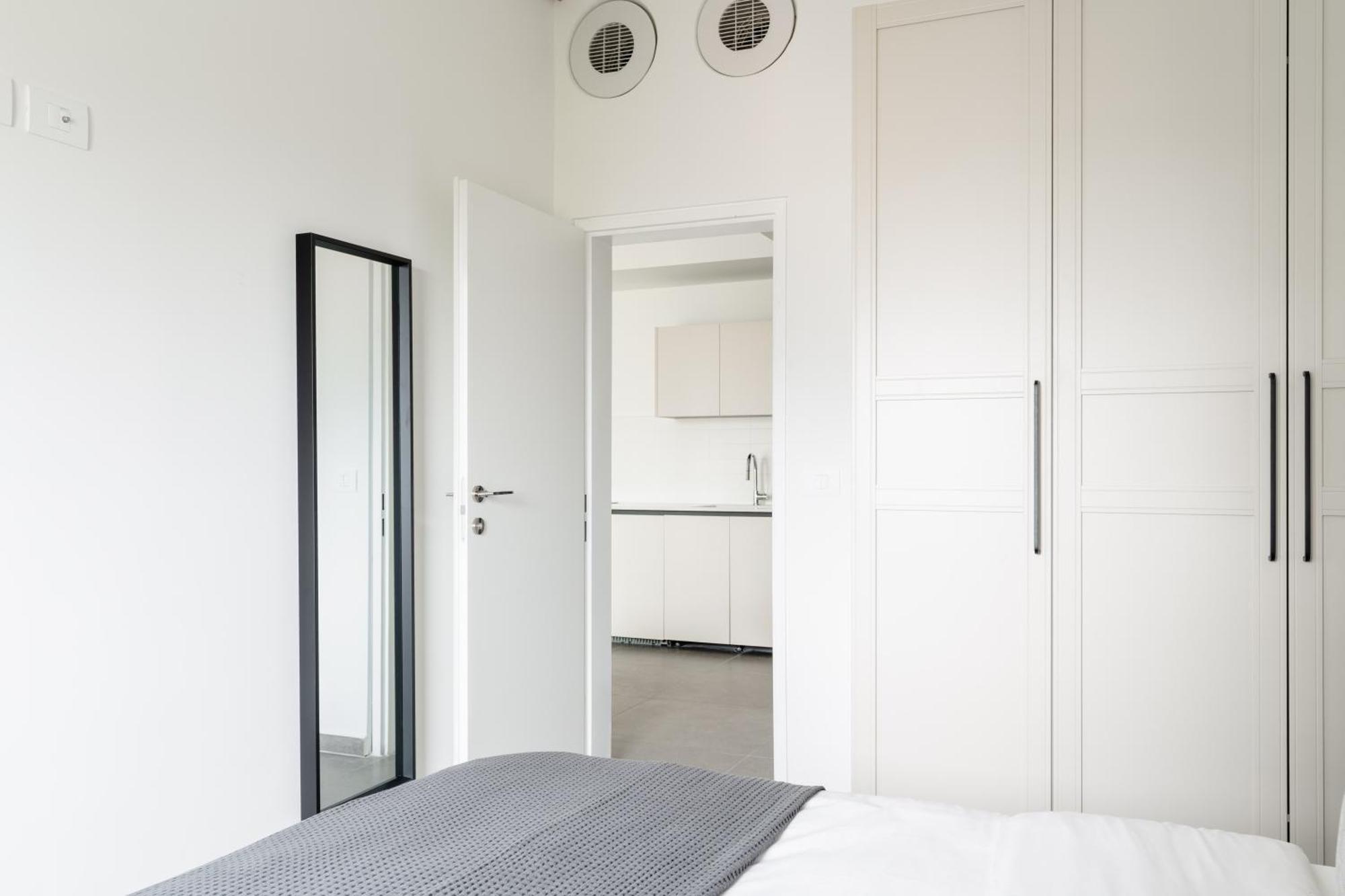Blueground At Tzameret, High End, Balcony Apartment