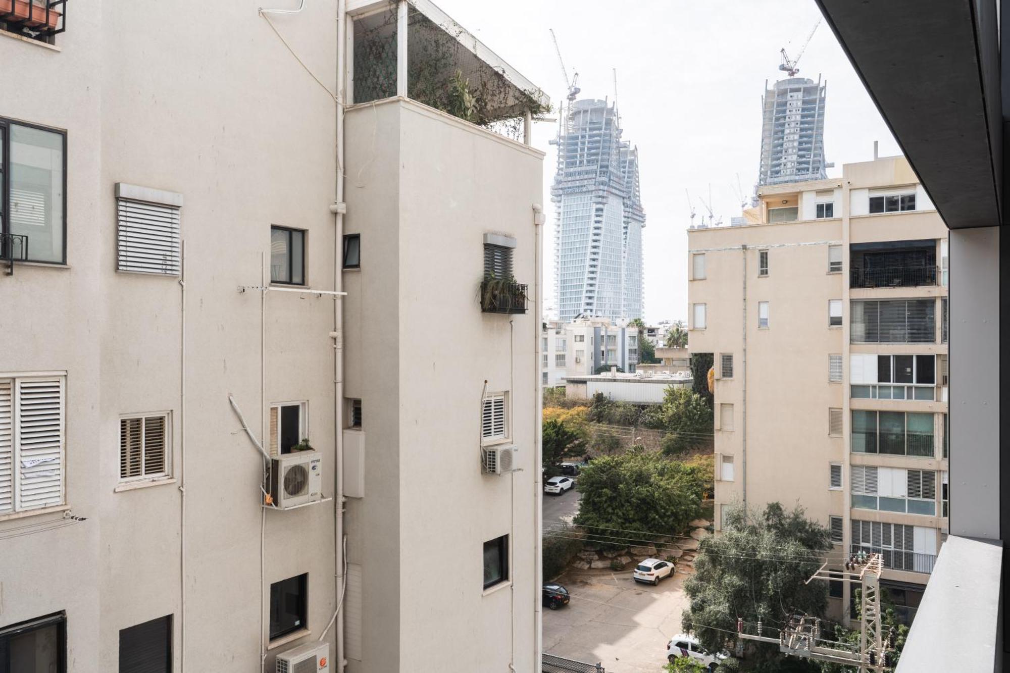 Blueground At Tzameret, High End, Balcony Tel Aviv