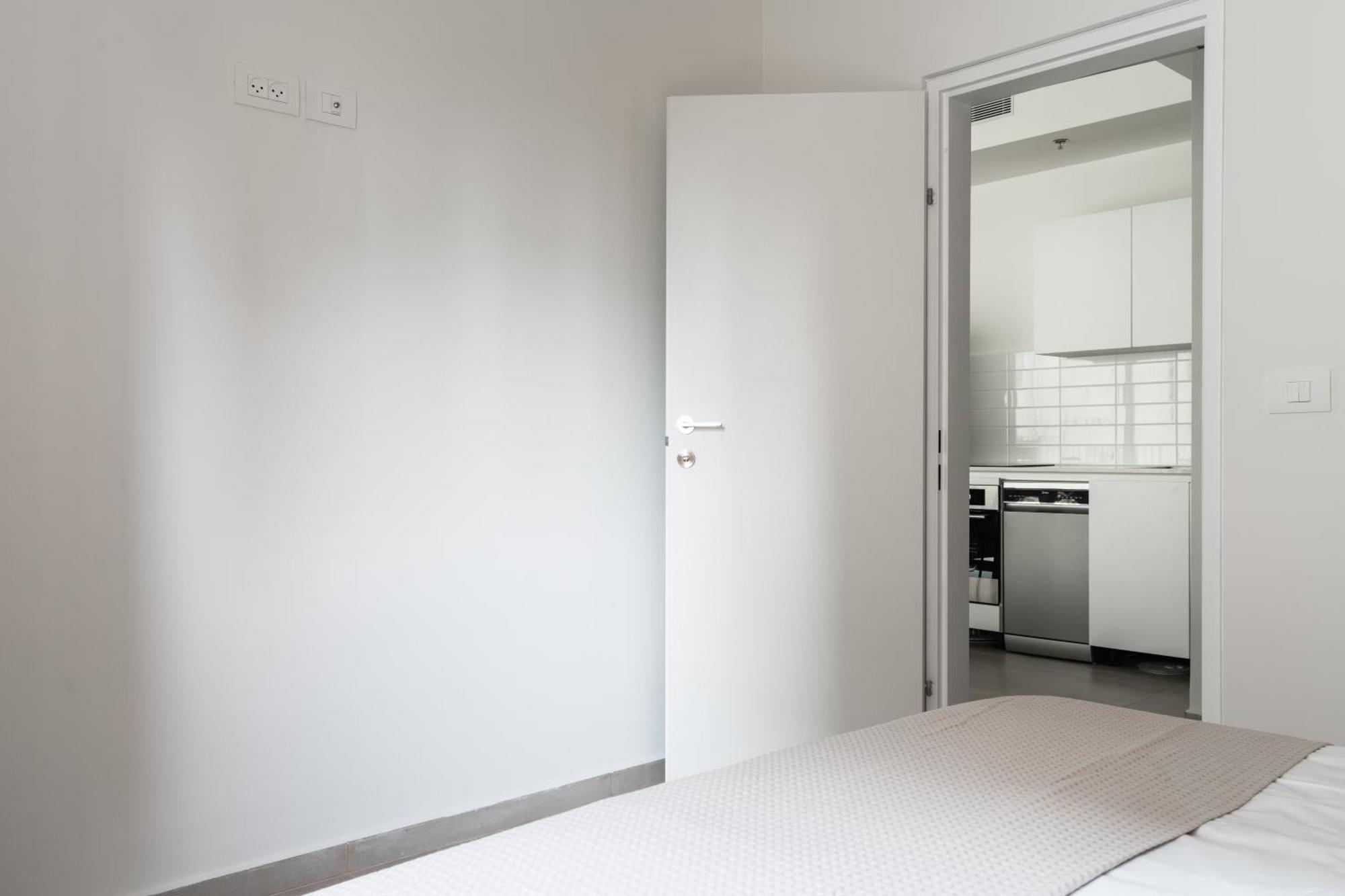 Apartment Blueground At Tzameret, High End, Balcony